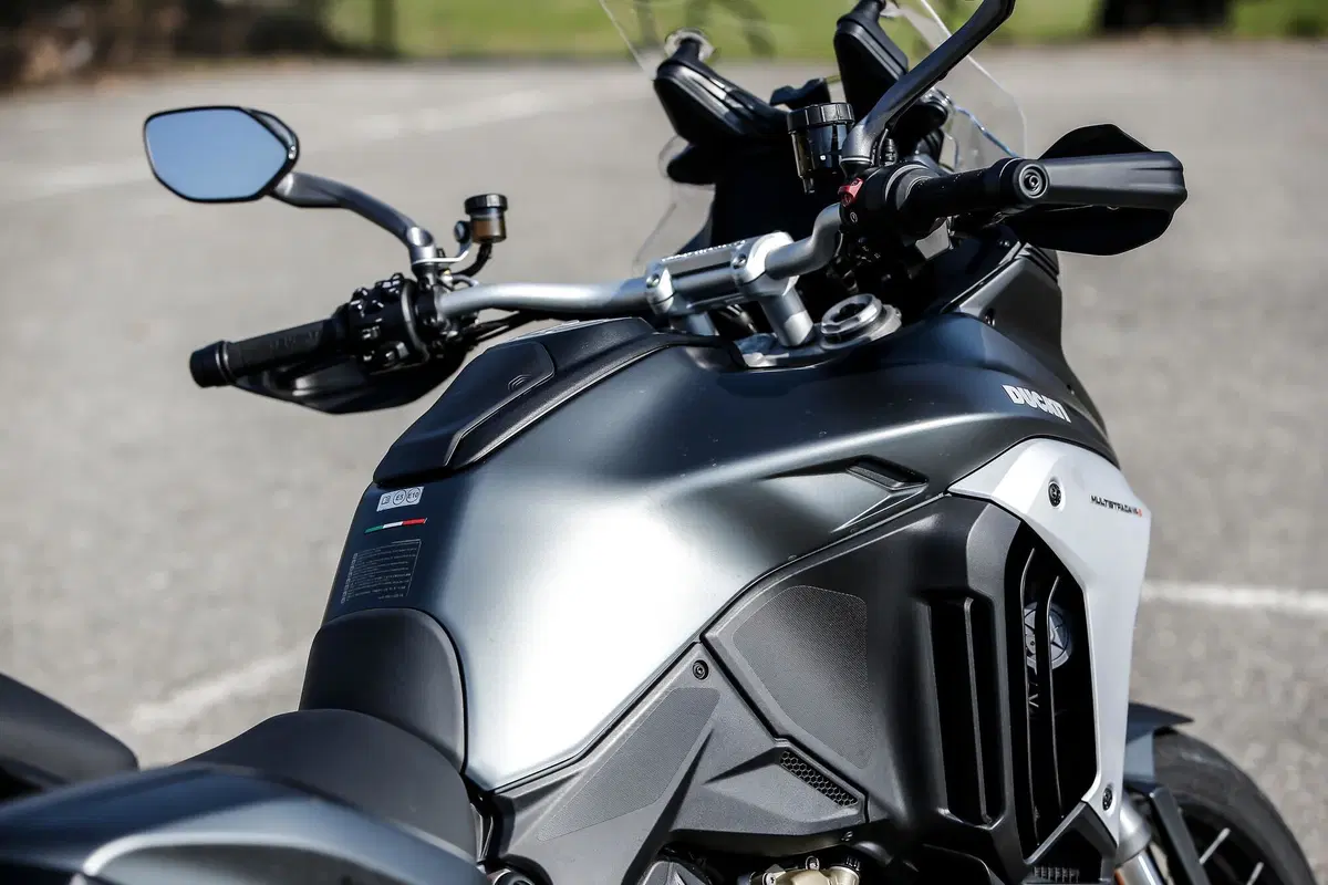 BMW R1250GS VS Ducati Multistrada V4S: maxienduro italiana o tedesca? (19)