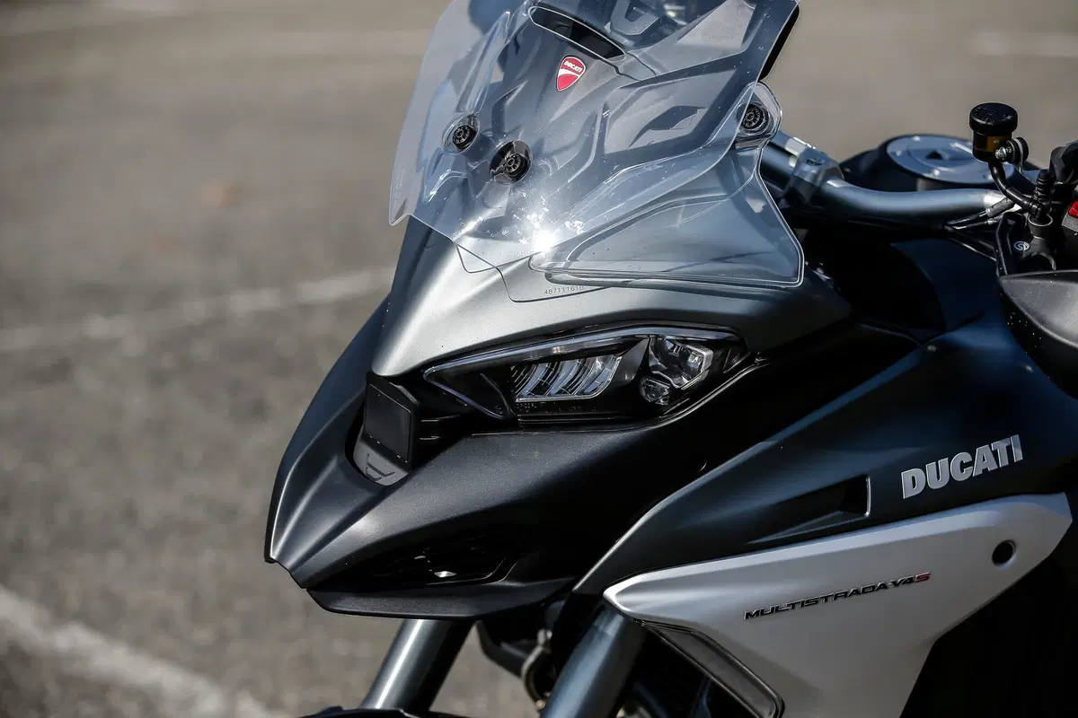 BMW R1250GS VS Ducati Multistrada V4S: maxienduro italiana o tedesca? (21)