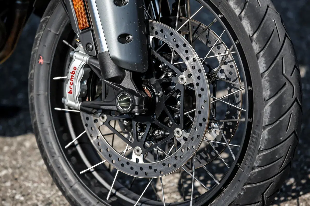 BMW R1250GS VS Ducati Multistrada V4S: maxienduro italiana o tedesca? (26)