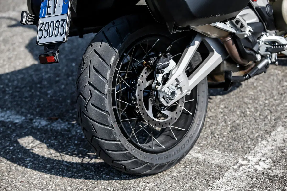 BMW R1250GS VS Ducati Multistrada V4S: maxienduro italiana o tedesca? (27)