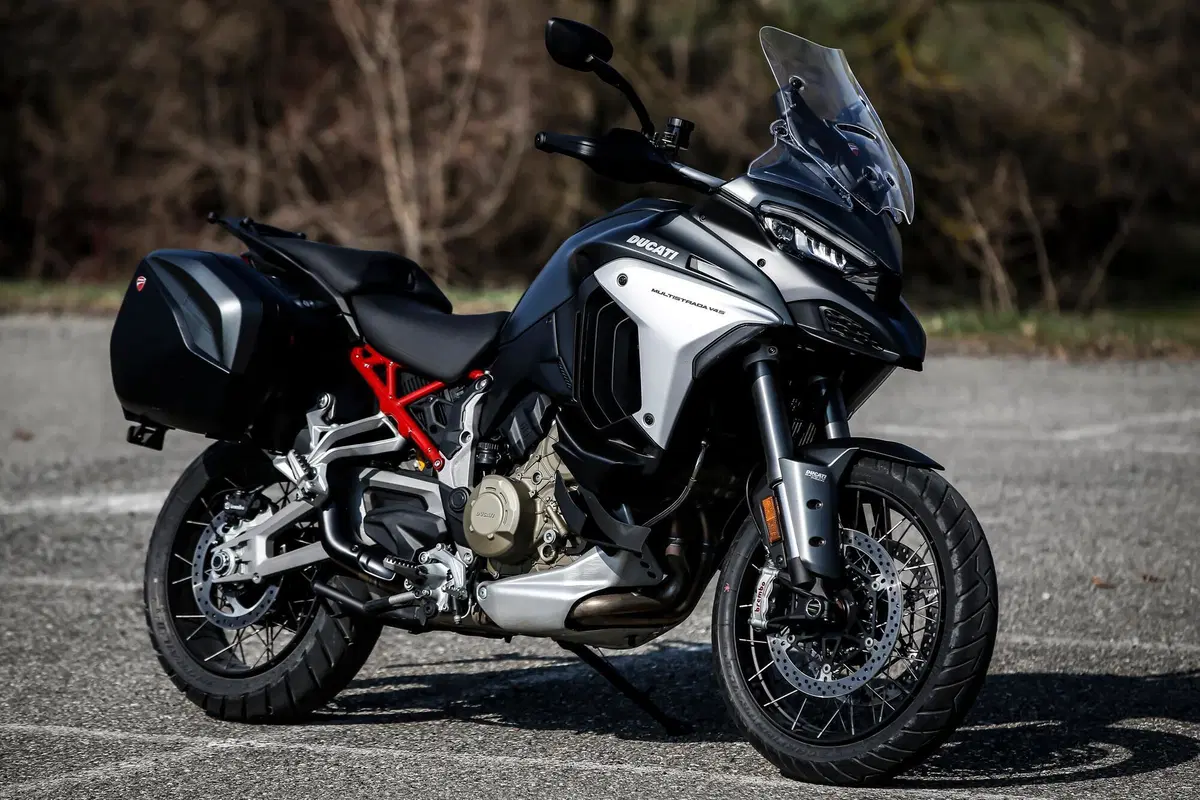 BMW R1250GS VS Ducati Multistrada V4S: maxienduro italiana o tedesca?
