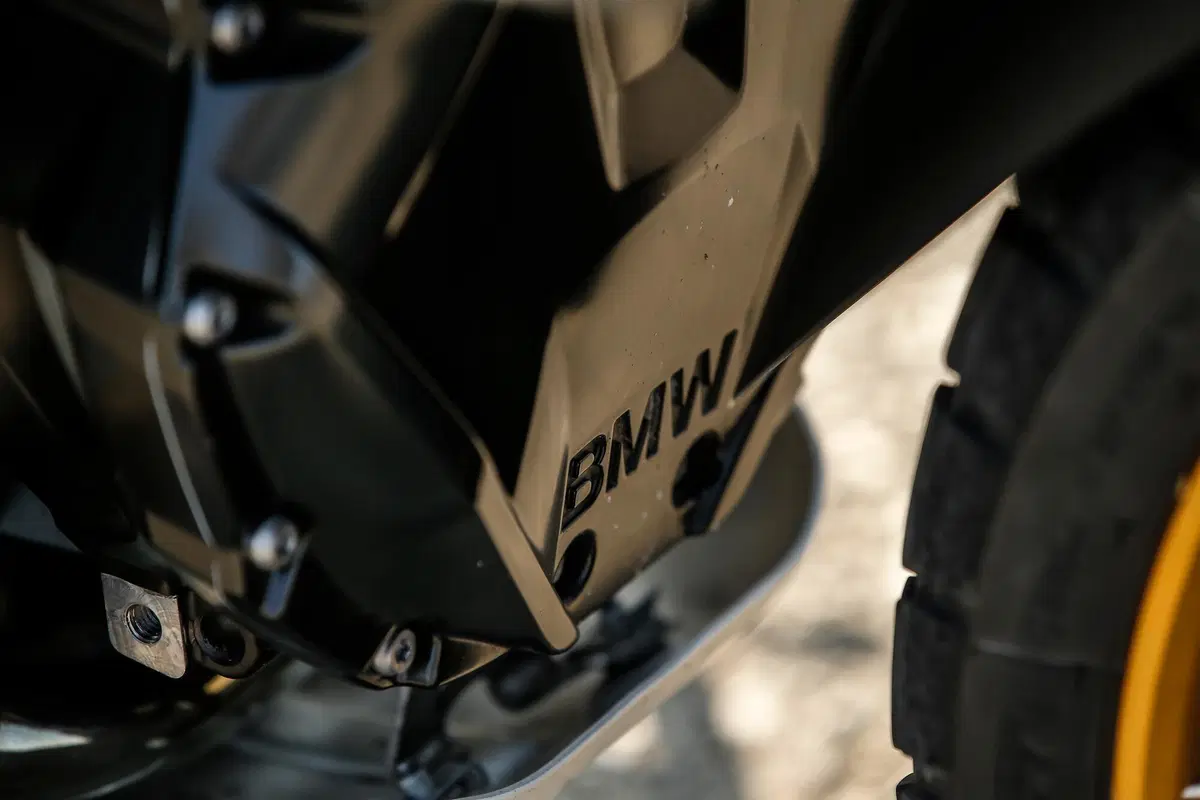BMW R1250GS VS Ducati Multistrada V4S: maxienduro italiana o tedesca? (13)