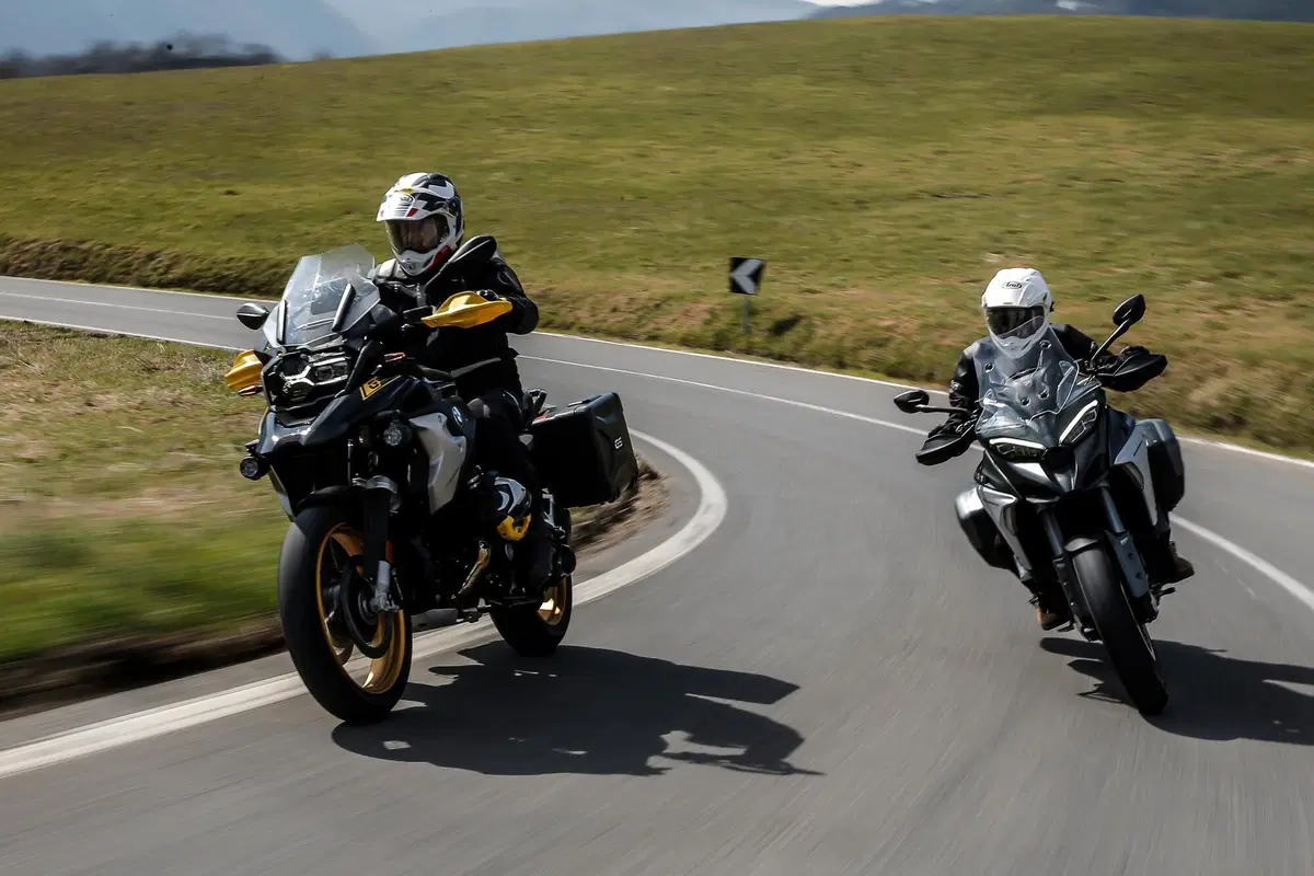 BMW R1250GS VS Ducati Multistrada V4S: maxienduro italiana o tedesca? (2)