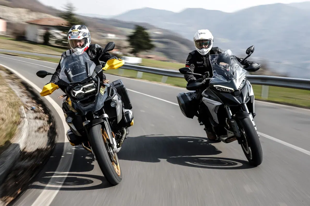 BMW R1250GS VS Ducati Multistrada V4S: maxienduro italiana o tedesca?