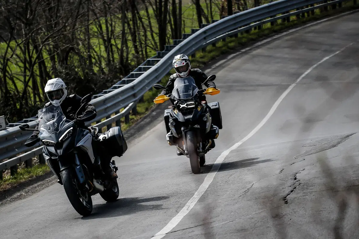 BMW R1250GS VS Ducati Multistrada V4S: maxienduro italiana o tedesca? (3)