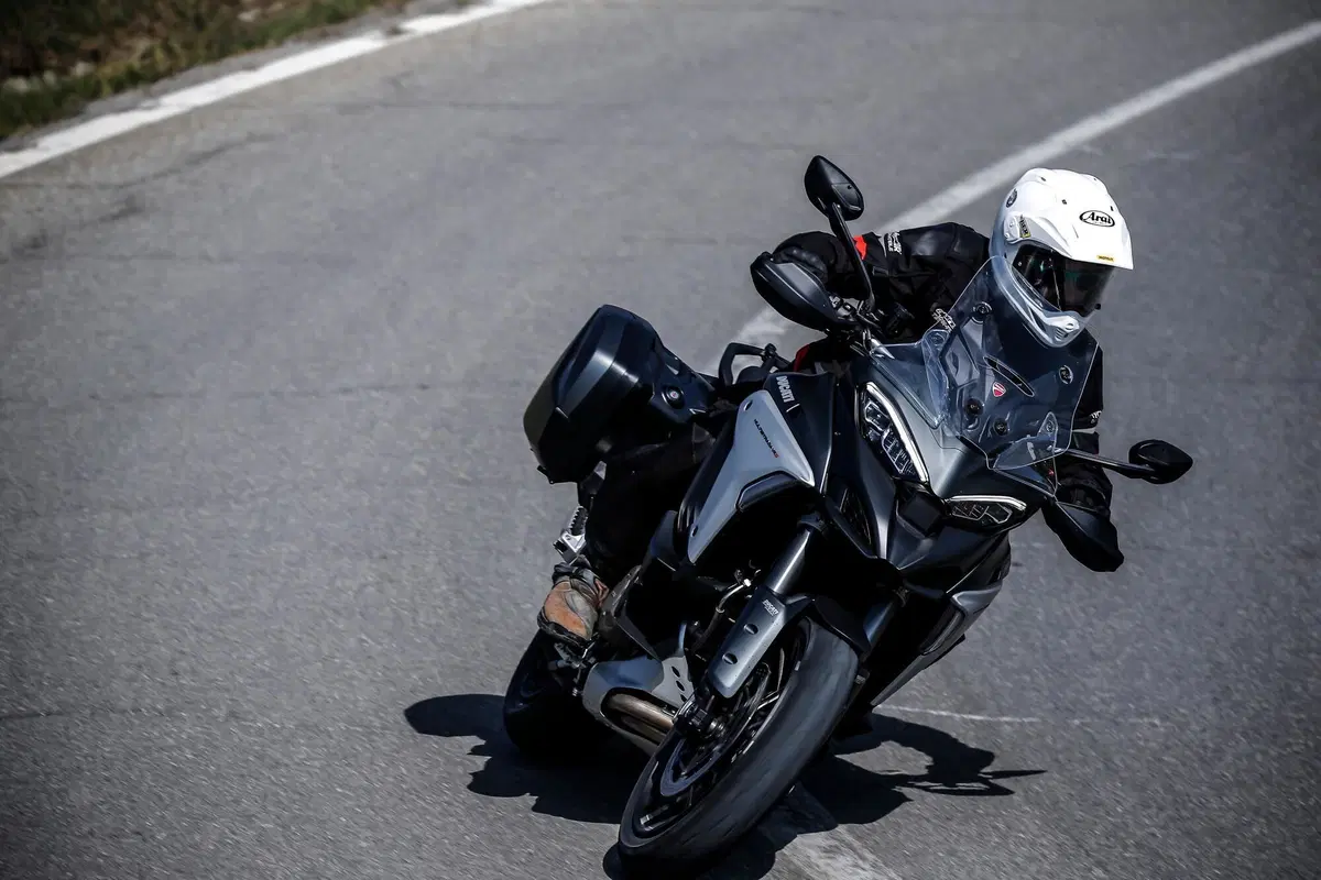 BMW R1250GS VS Ducati Multistrada V4S: maxienduro italiana o tedesca? (5)