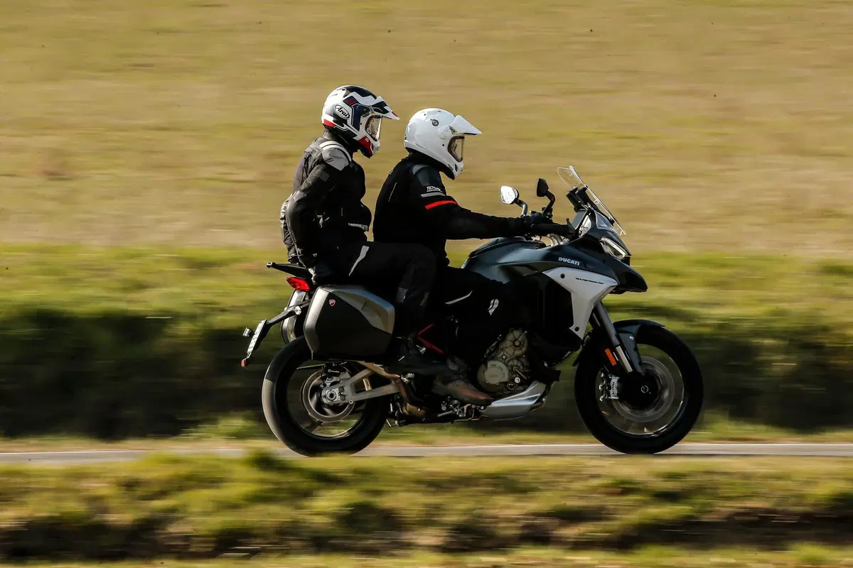 BMW R1250GS VS Ducati Multistrada V4S: maxienduro italiana o tedesca? (2)
