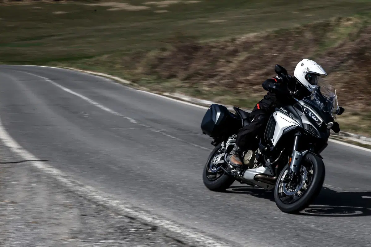 BMW R1250GS VS Ducati Multistrada V4S: maxienduro italiana o tedesca? (7)