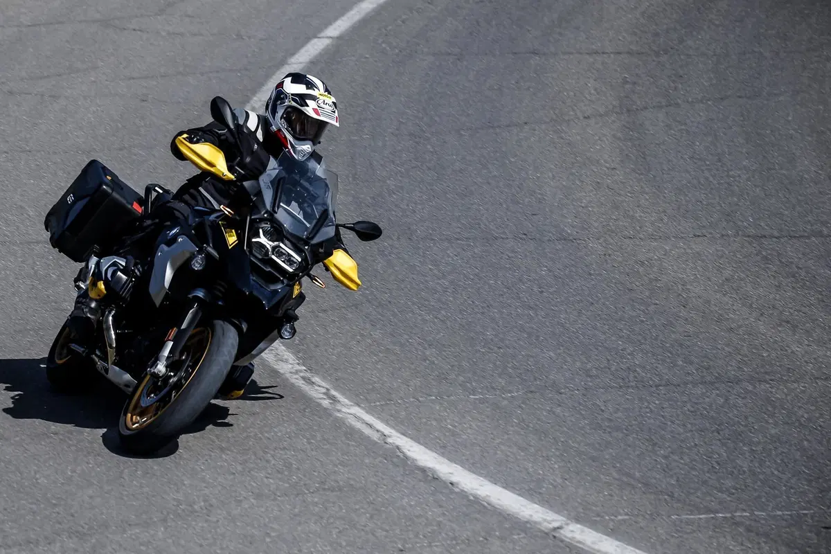 BMW R1250GS VS Ducati Multistrada V4S: maxienduro italiana o tedesca? (8)