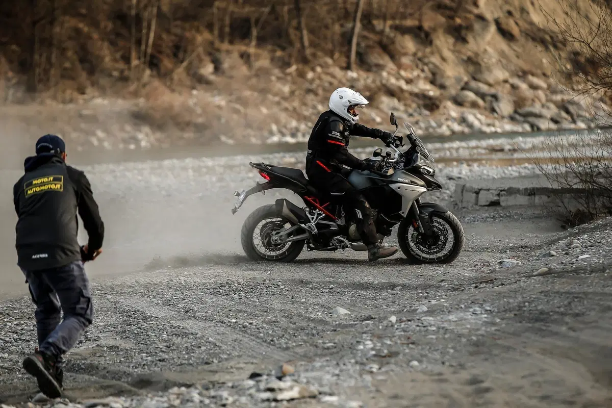 BMW R1250GS VS Ducati Multistrada V4S: maxienduro italiana o tedesca? (8)