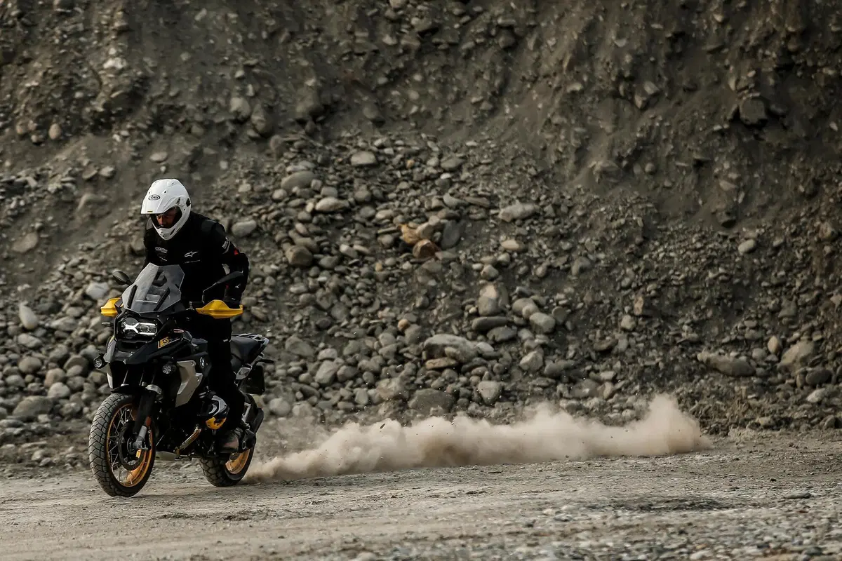 BMW R1250GS VS Ducati Multistrada V4S: maxienduro italiana o tedesca? (13)