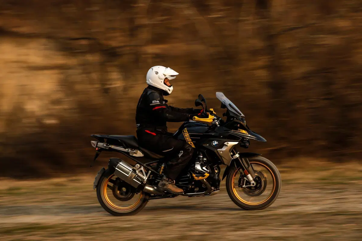 BMW R1250GS VS Ducati Multistrada V4S: maxienduro italiana o tedesca? (9)