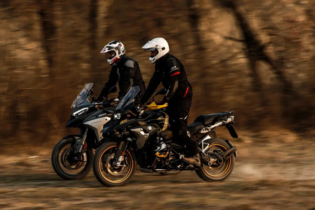 BMW R1250GS VS Ducati Multistrada V4S: maxienduro italiana o tedesca? (7)