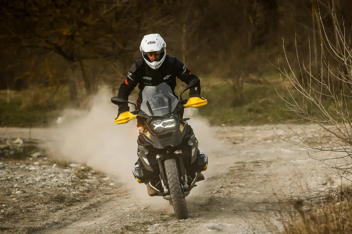 BMW R1250GS VS Ducati Multistrada V4S: maxienduro italiana o tedesca? (2)