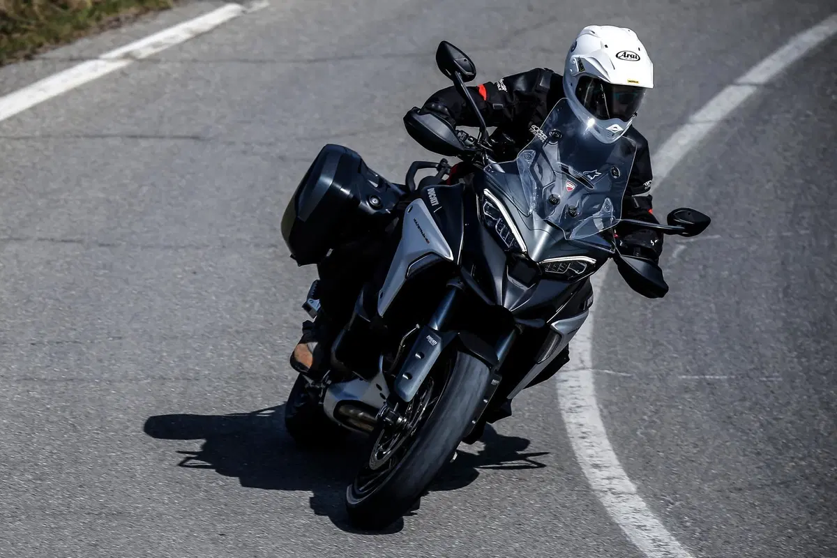 BMW R1250GS VS Ducati Multistrada V4S: maxienduro italiana o tedesca? (9)