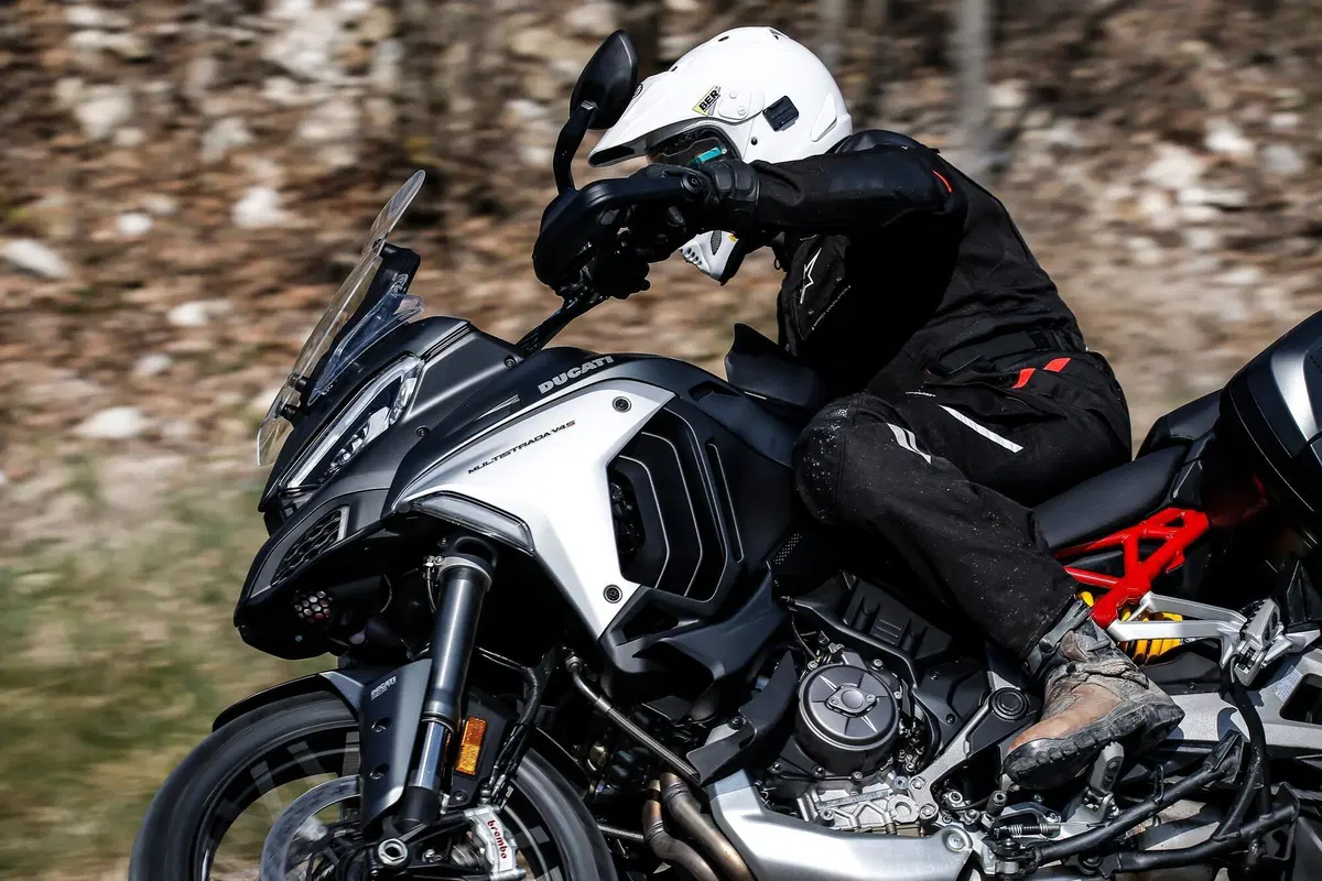 BMW R1250GS VS Ducati Multistrada V4S: maxienduro italiana o tedesca? (8)