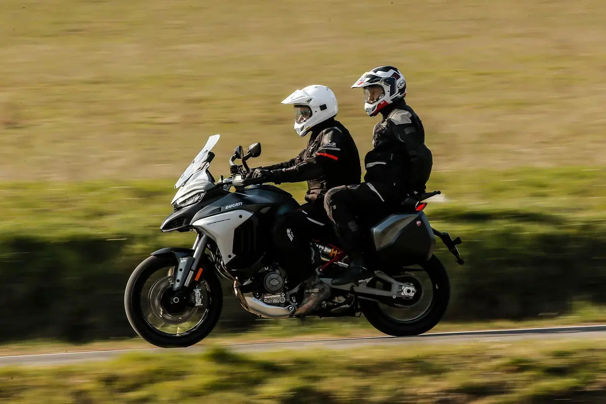 BMW R1250GS VS Ducati Multistrada V4S: maxienduro italiana o tedesca? (12)