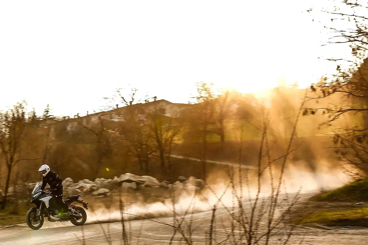 BMW R1250GS VS Ducati Multistrada V4S: maxienduro italiana o tedesca? (3)