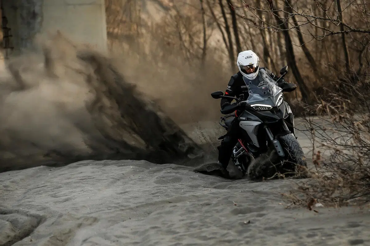 BMW R1250GS VS Ducati Multistrada V4S: maxienduro italiana o tedesca? (4)