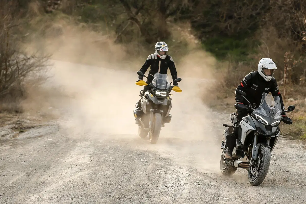 BMW R1250GS VS Ducati Multistrada V4S: maxienduro italiana o tedesca? (19)