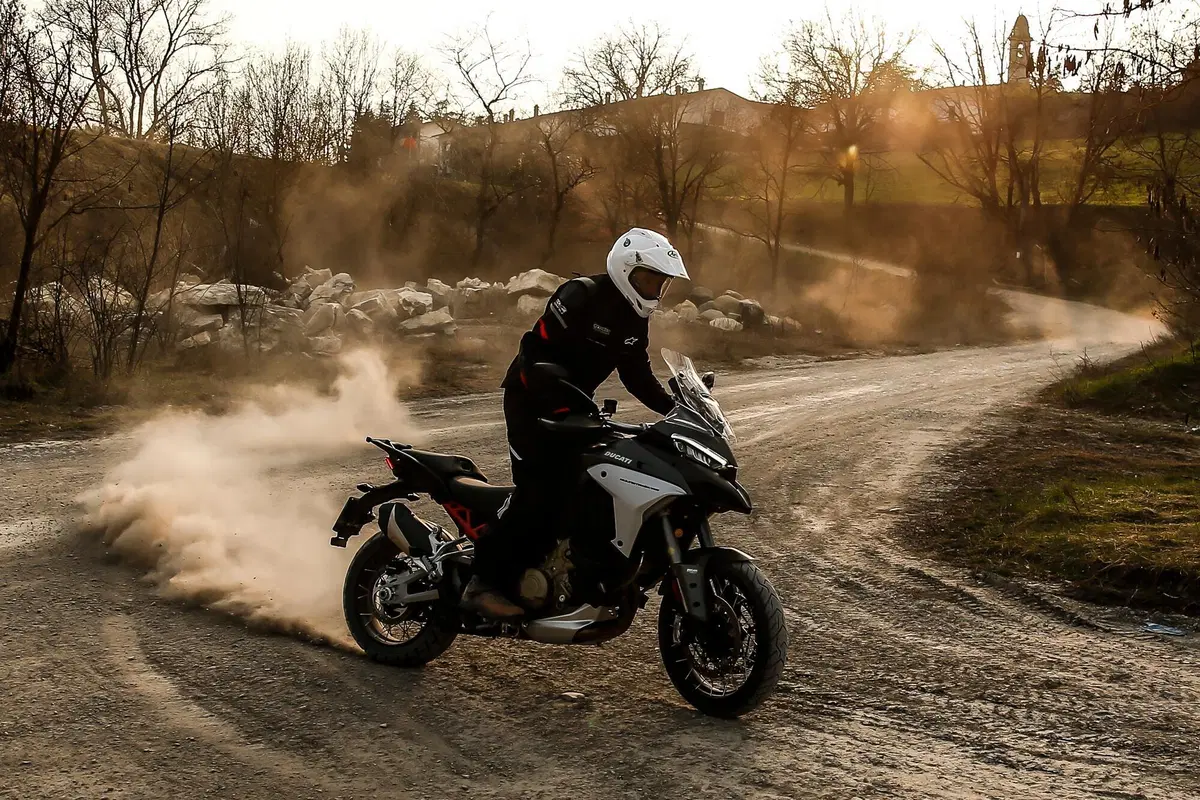 BMW R1250GS VS Ducati Multistrada V4S: maxienduro italiana o tedesca? (23)