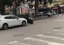 T-Max fail: il T-Maxista che ha rischiato veramente grosso all’incrocio [VIDEO VIRALE]