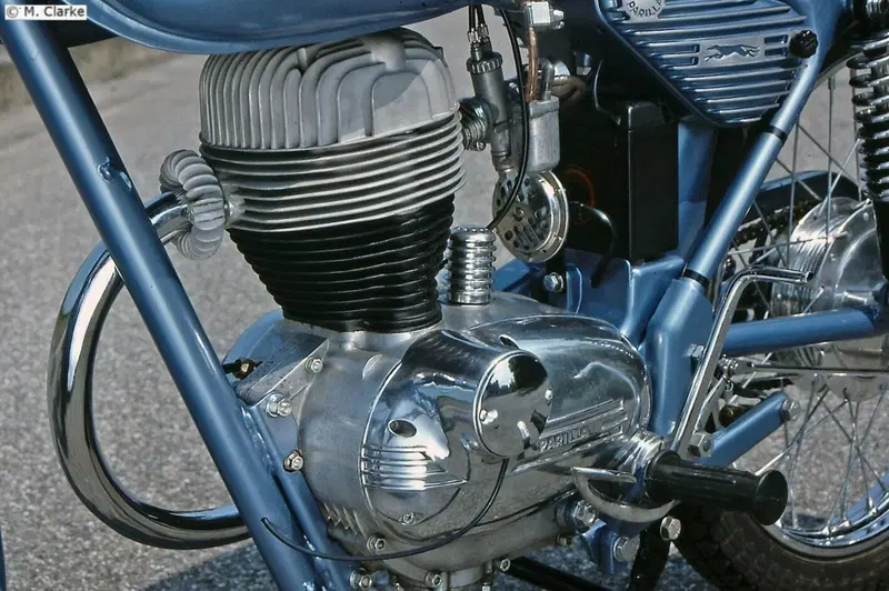 Negli anni Sessanta la Garelli ha utilizzato un monocilindrico di 125 cm3 costruito dalla Parilla su di un suo modello destinato al mercato americano. Si trattava di un motore di schema semplice e razionale, con distribuzione ad aste e bilancieri, cilindro in ghisa e misure caratteristiche quadre (54 x 54 mm)