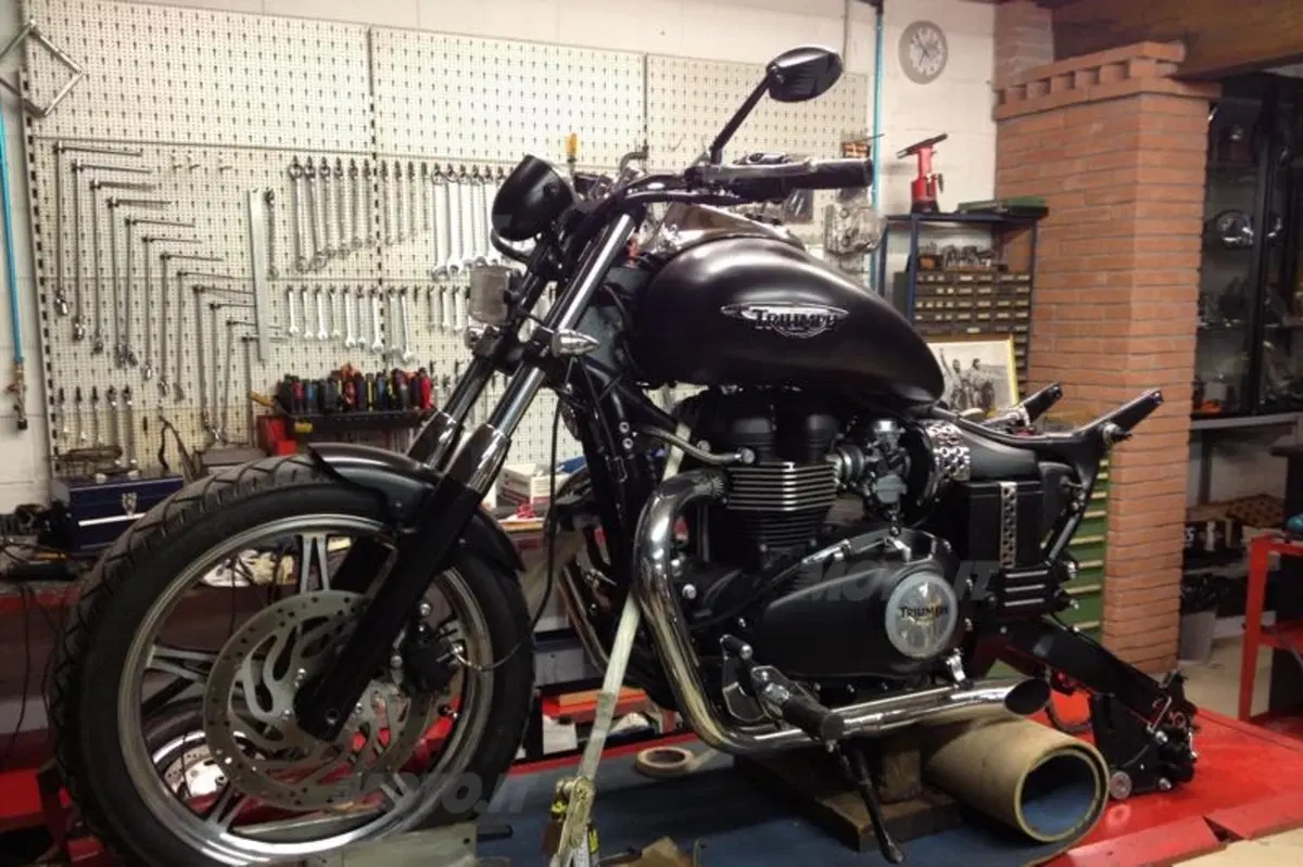 Mister Trike: una Triumph Speedmaster a tre ruote (4)