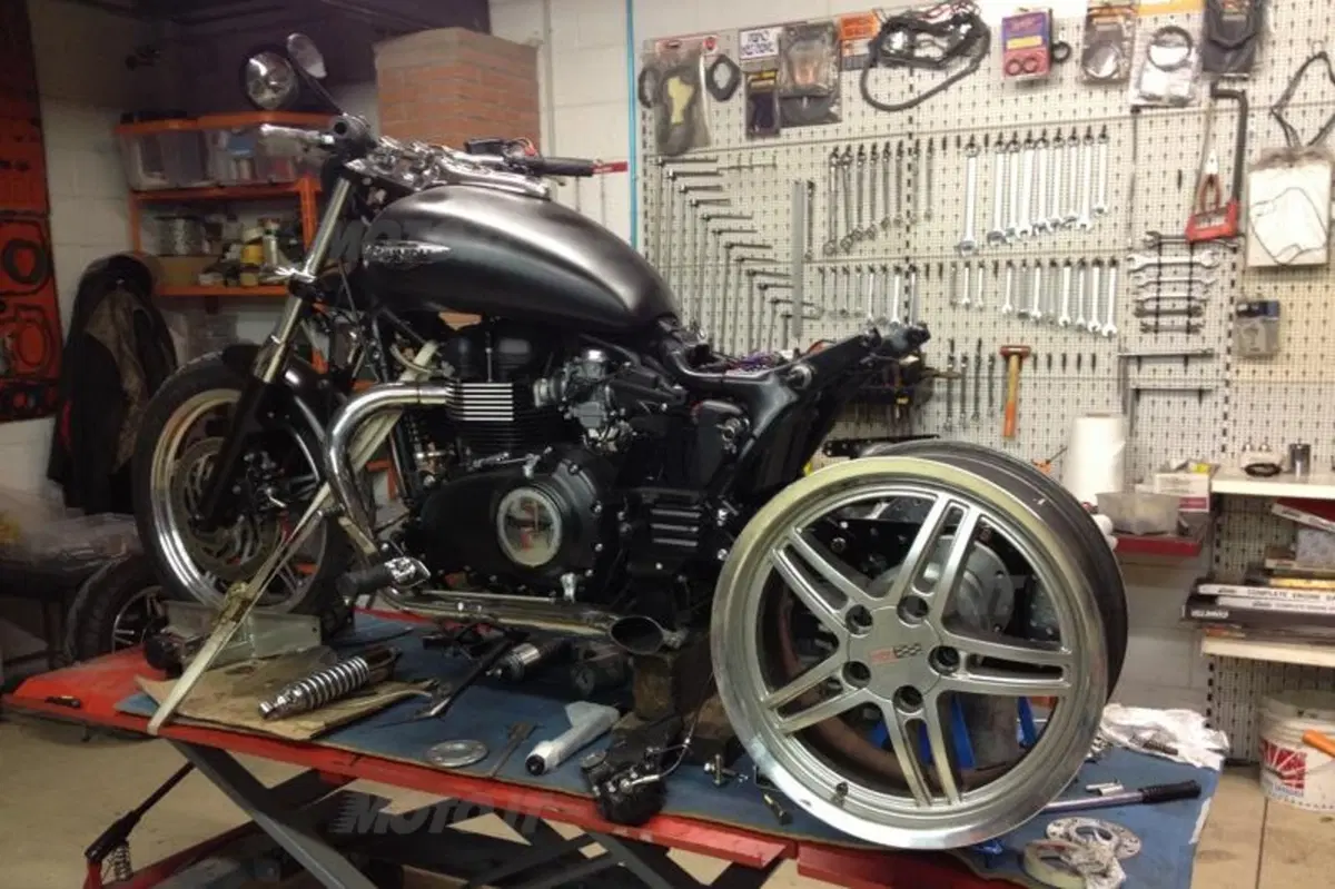 Mister Trike: una Triumph Speedmaster a tre ruote (6)