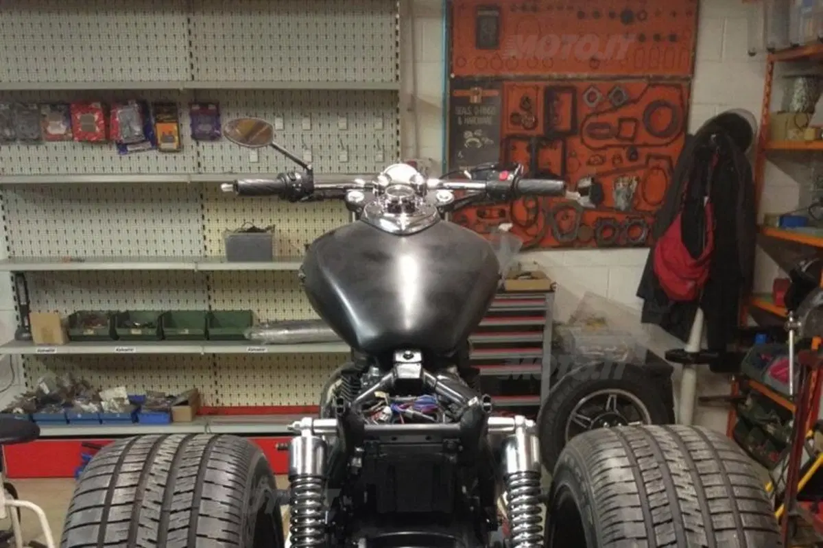 Mister Trike: una Triumph Speedmaster a tre ruote (7)