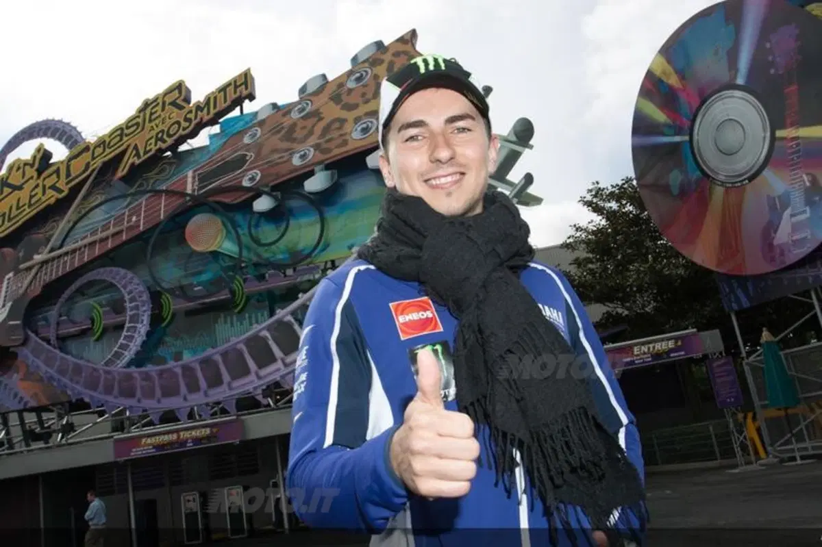 I piloti della MotoGP in gita a Disneyland Paris