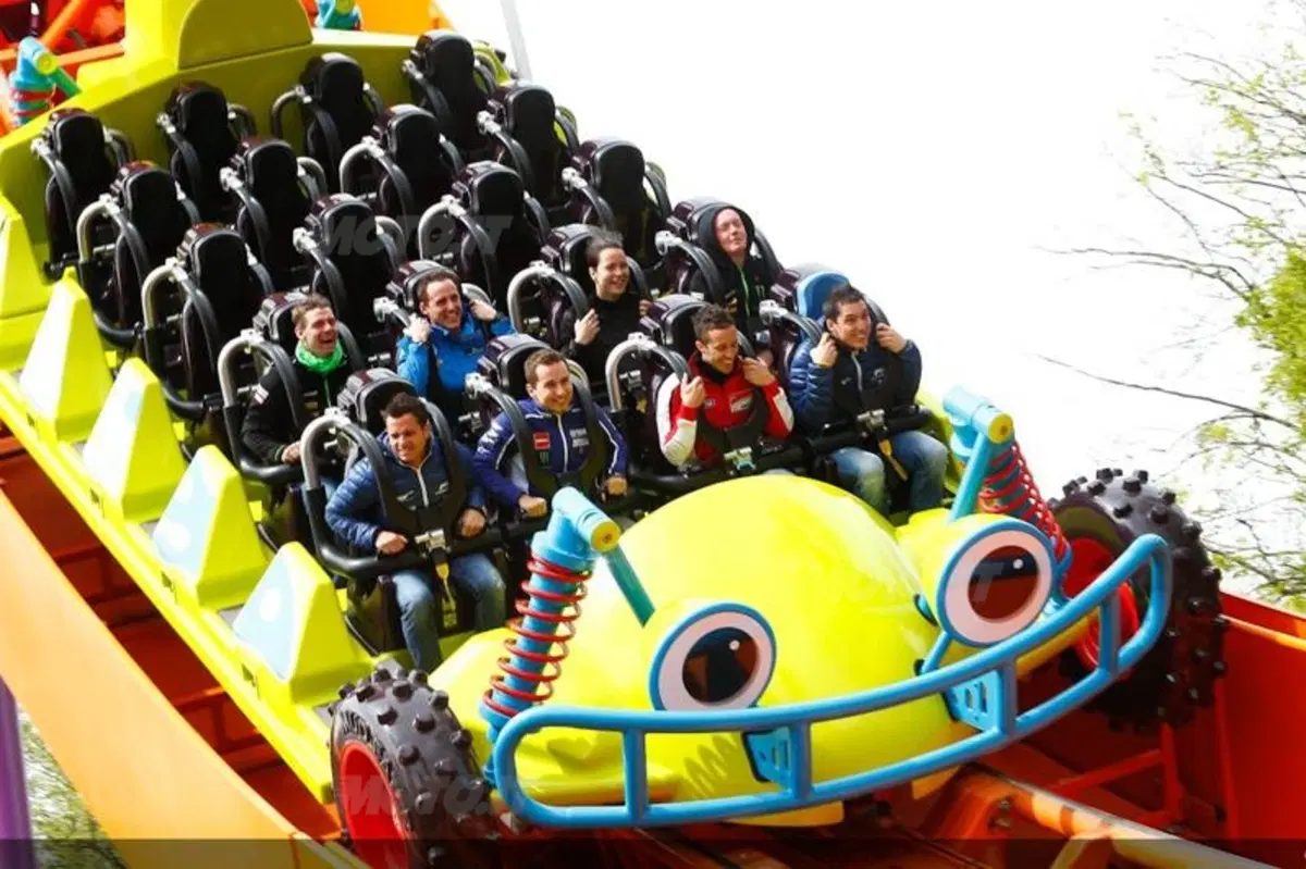 I piloti della MotoGP in gita a Disneyland Paris (4)