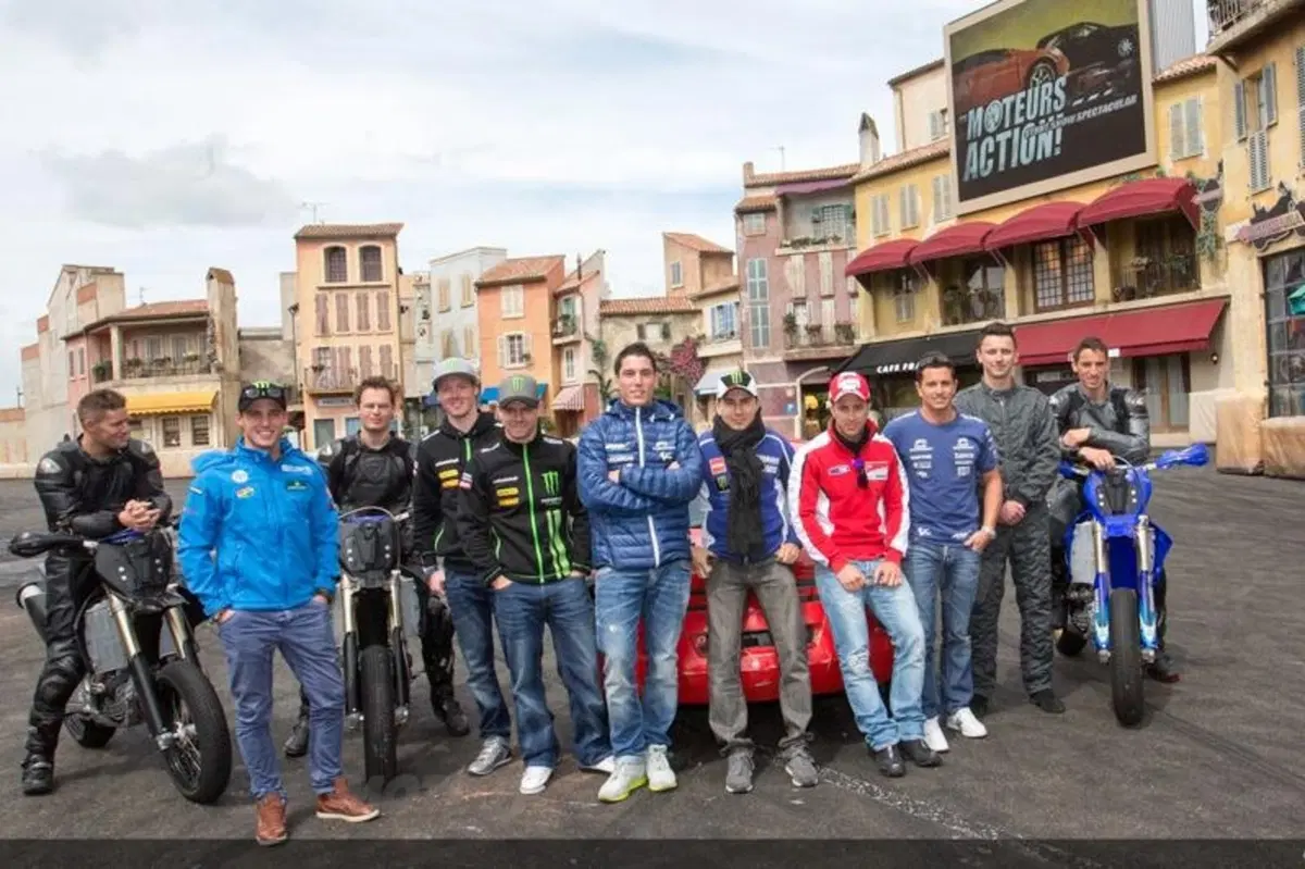 I piloti della MotoGP in gita a Disneyland Paris (5)