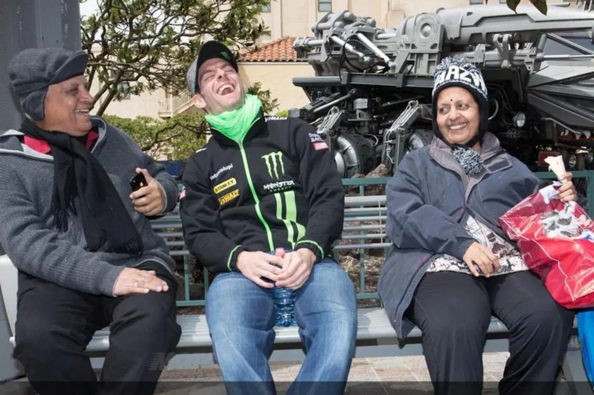 I piloti della MotoGP in gita a Disneyland Paris (8)