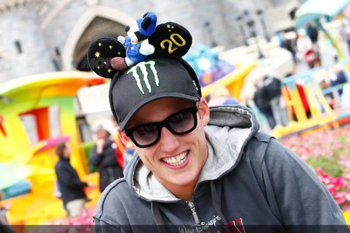 I piloti della MotoGP in gita a Disneyland Paris (10)