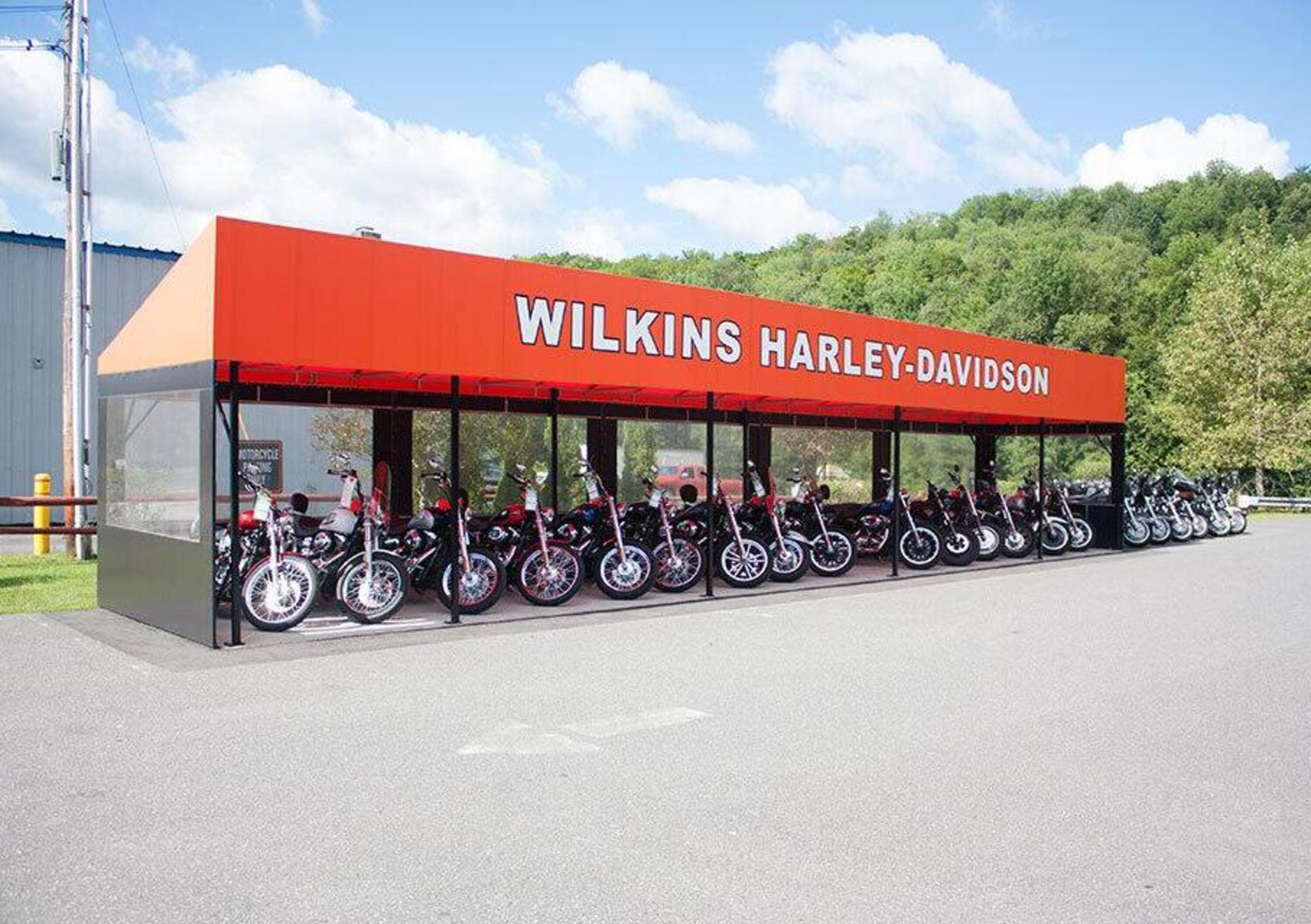 Il concessionario Harley-Davidson che regala motociclette come fossero panini alla mortadella