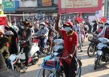 Birmania, la rivoluzione si fa in scooter [VIDEO]