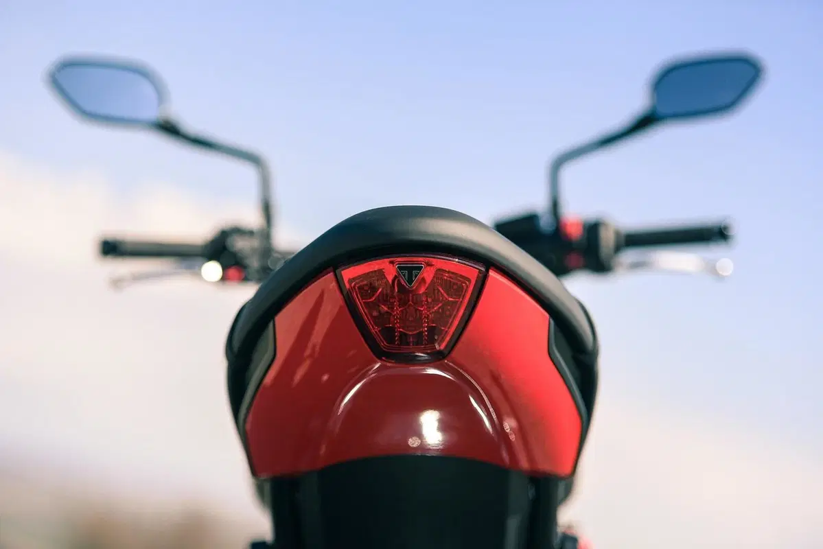 Triumph Trident 660 VS Yamaha MT-07: entry-level? No grazie! (17)