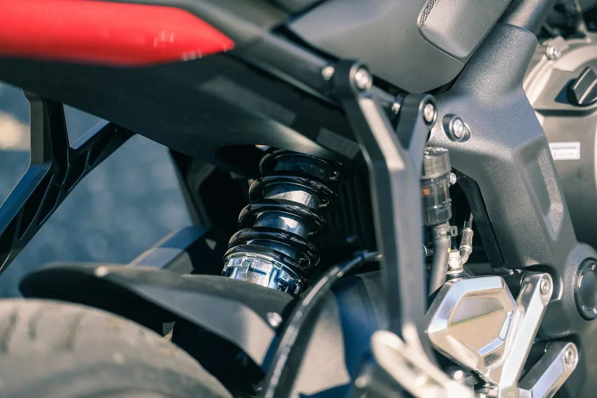 Triumph Trident 660 VS Yamaha MT-07: entry-level? No grazie! (18)