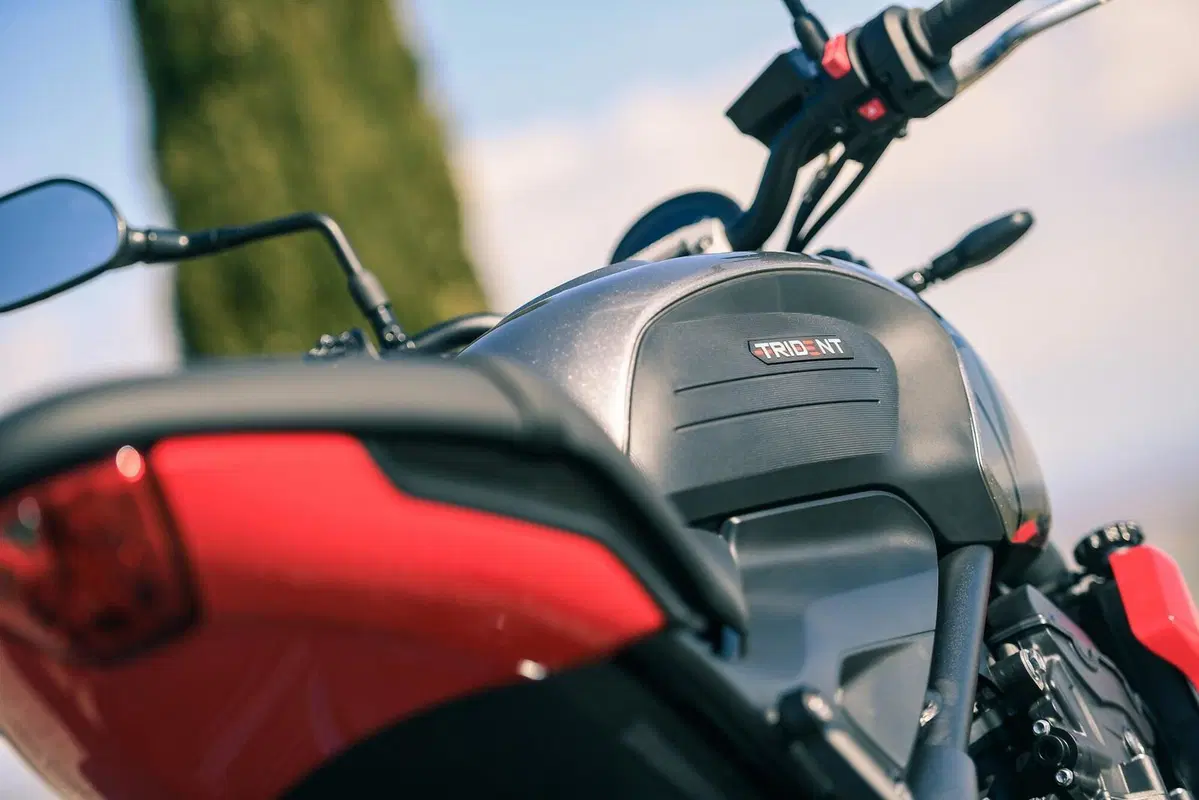 Triumph Trident 660 VS Yamaha MT-07: entry-level? No grazie! (19)