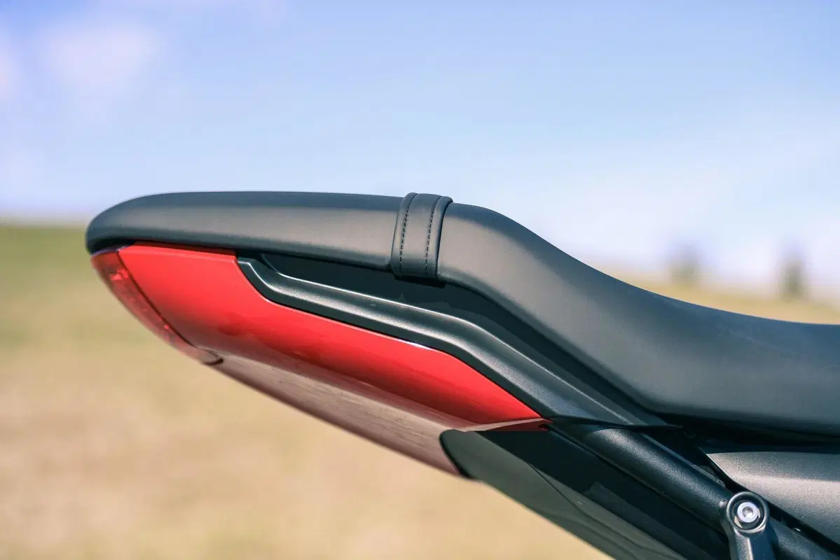 Triumph Trident 660 VS Yamaha MT-07: entry-level? No grazie! (20)