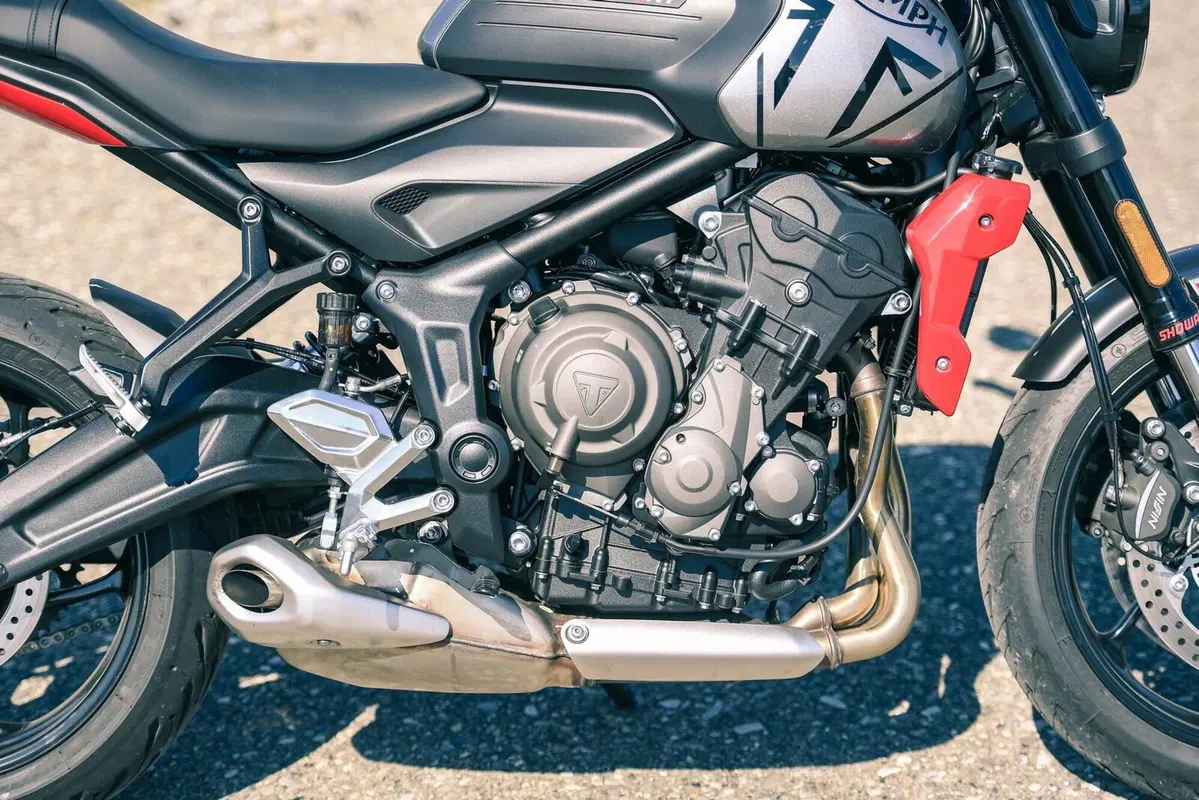 Triumph Trident 660 VS Yamaha MT-07: entry-level? No grazie! (15)