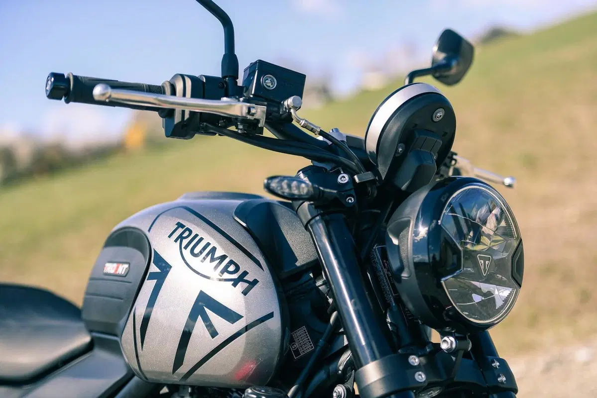 Triumph Trident 660 VS Yamaha MT-07: entry-level? No grazie! (3)