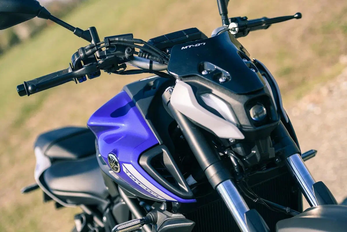 Triumph Trident 660 VS Yamaha MT-07: entry-level? No grazie! (3)