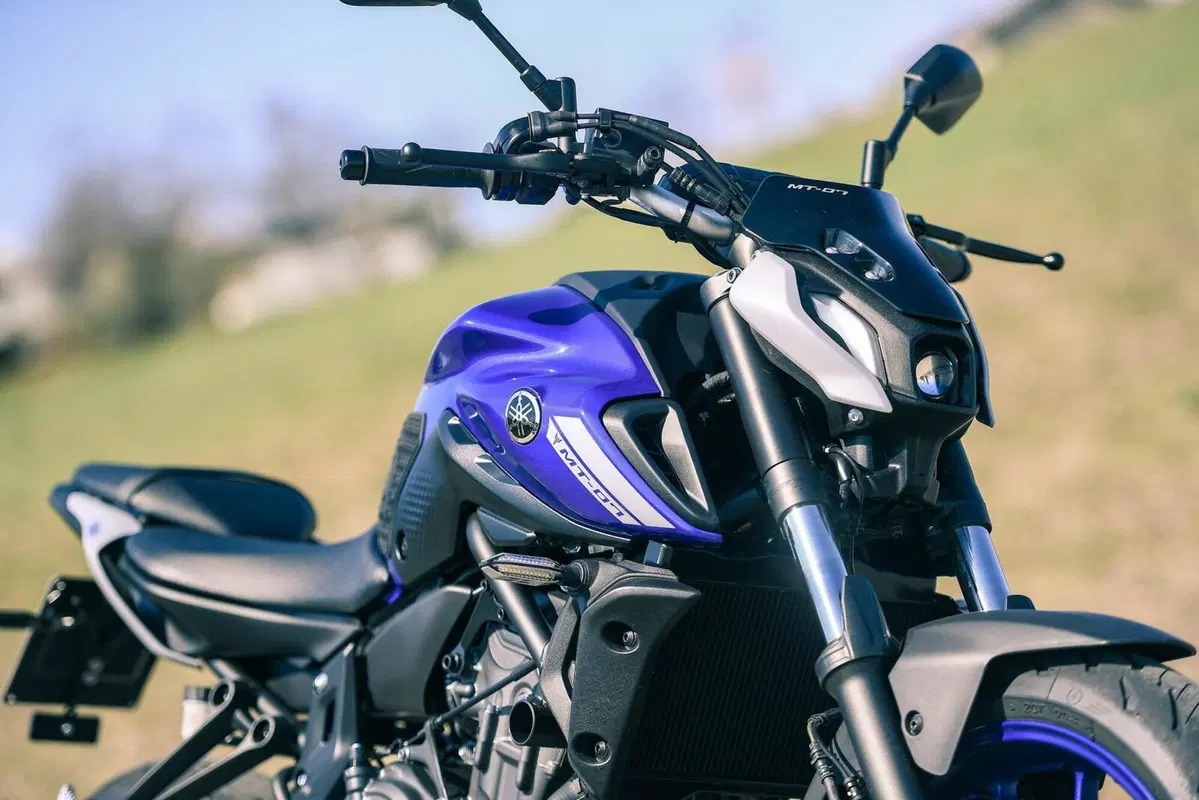 Triumph Trident 660 VS Yamaha MT-07: entry-level? No grazie! (4)