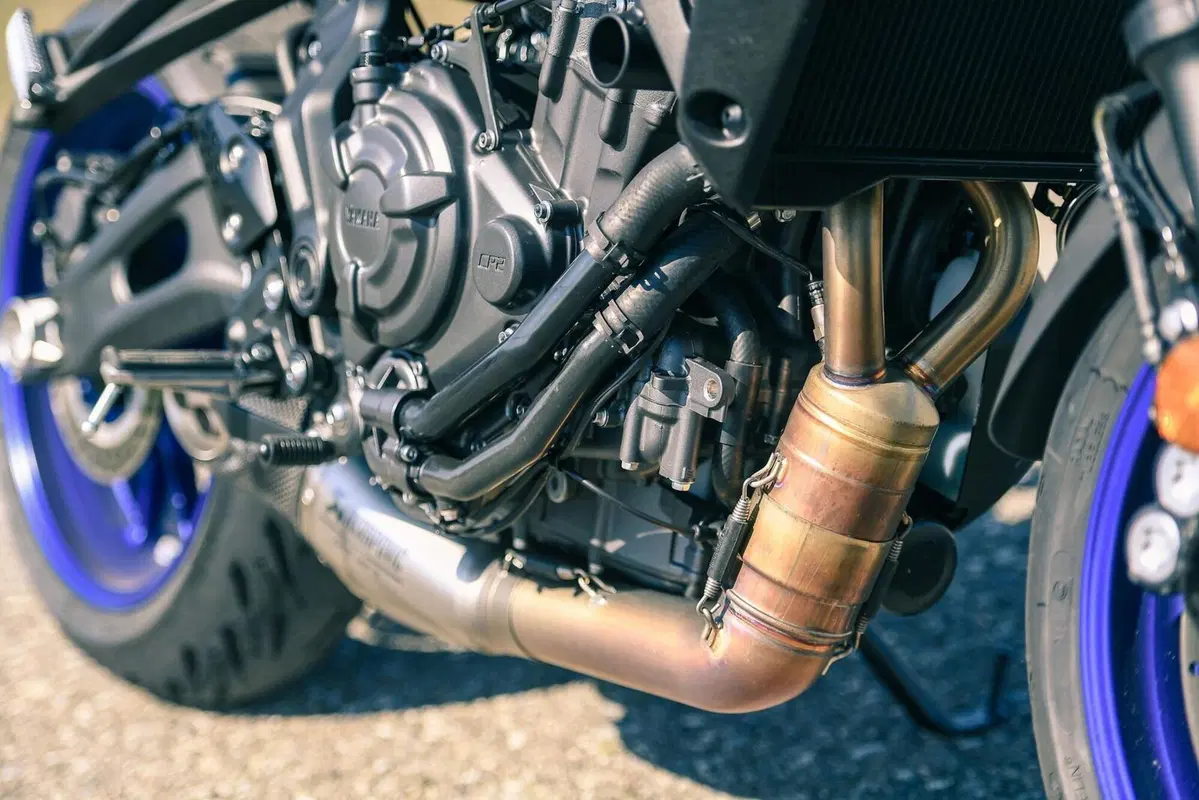 Triumph Trident 660 VS Yamaha MT-07: entry-level? No grazie! (12)