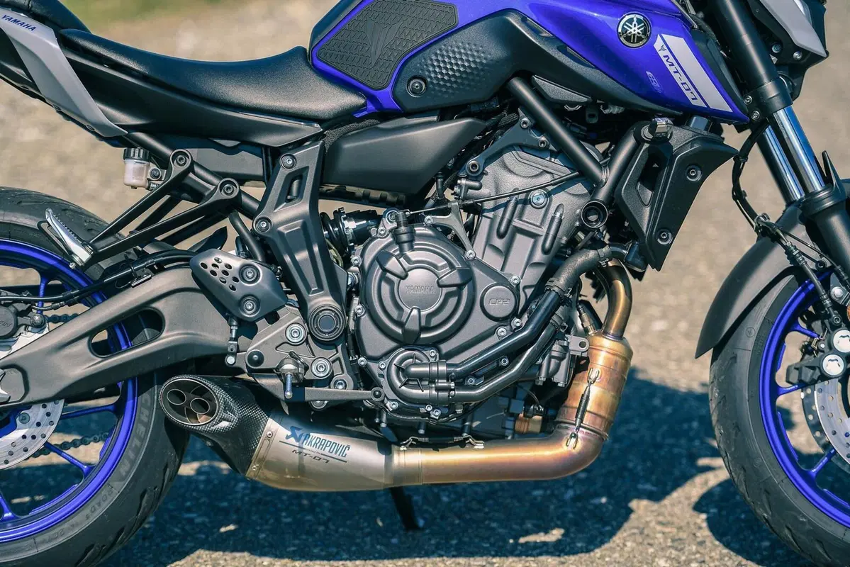 Triumph Trident 660 VS Yamaha MT-07: entry-level? No grazie! (15)