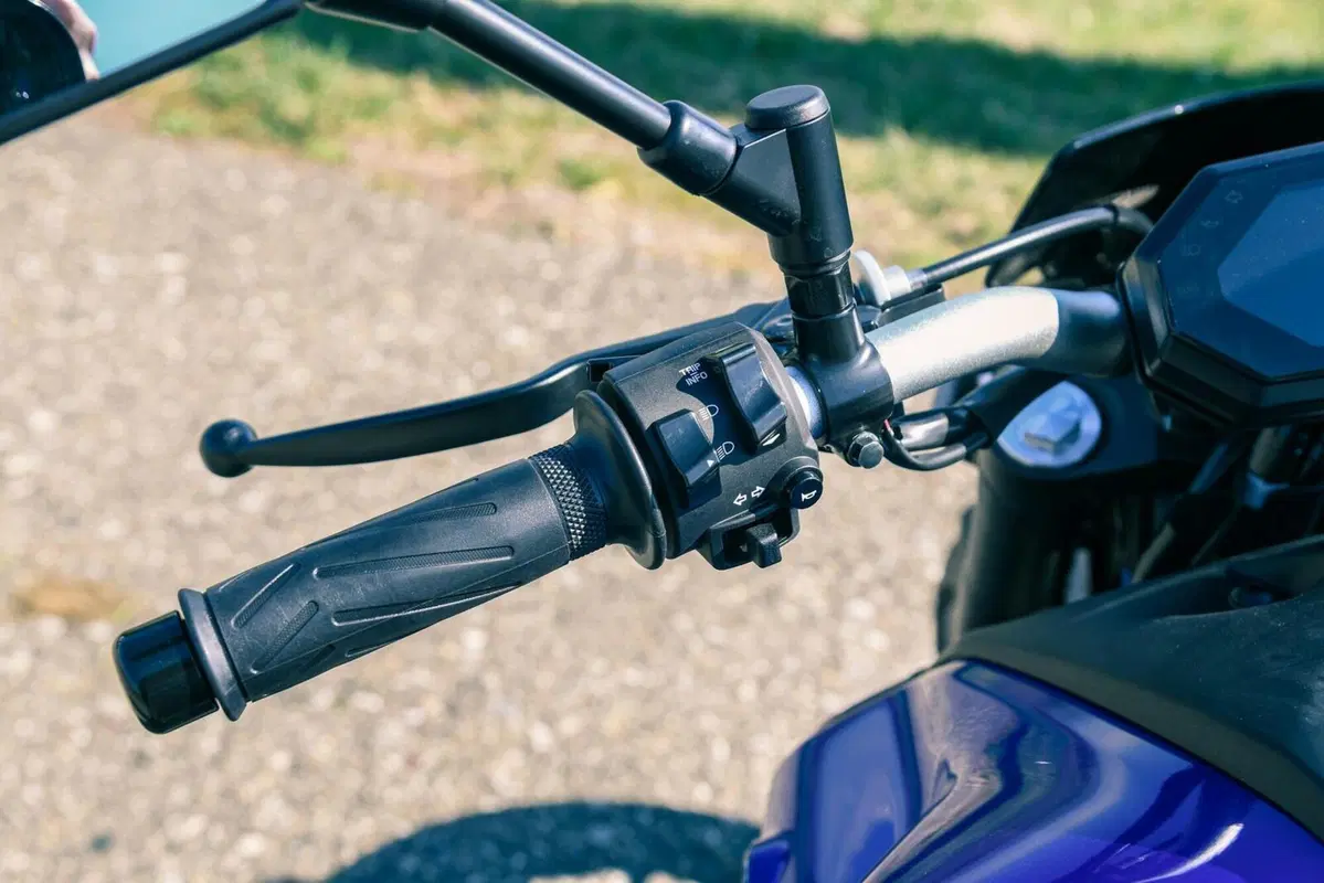 Triumph Trident 660 VS Yamaha MT-07: entry-level? No grazie! (6)