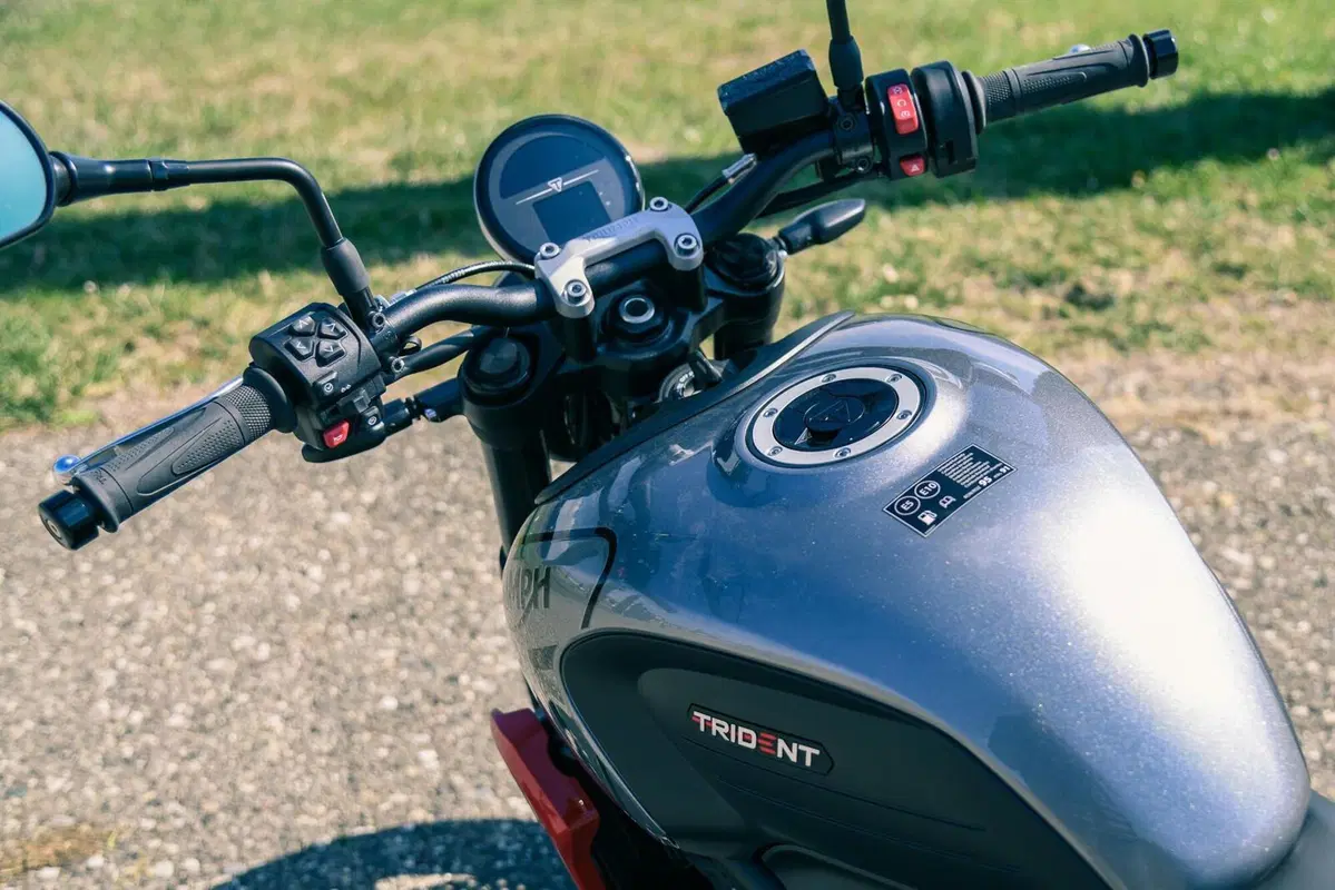 Triumph Trident 660 VS Yamaha MT-07: entry-level? No grazie! (11)