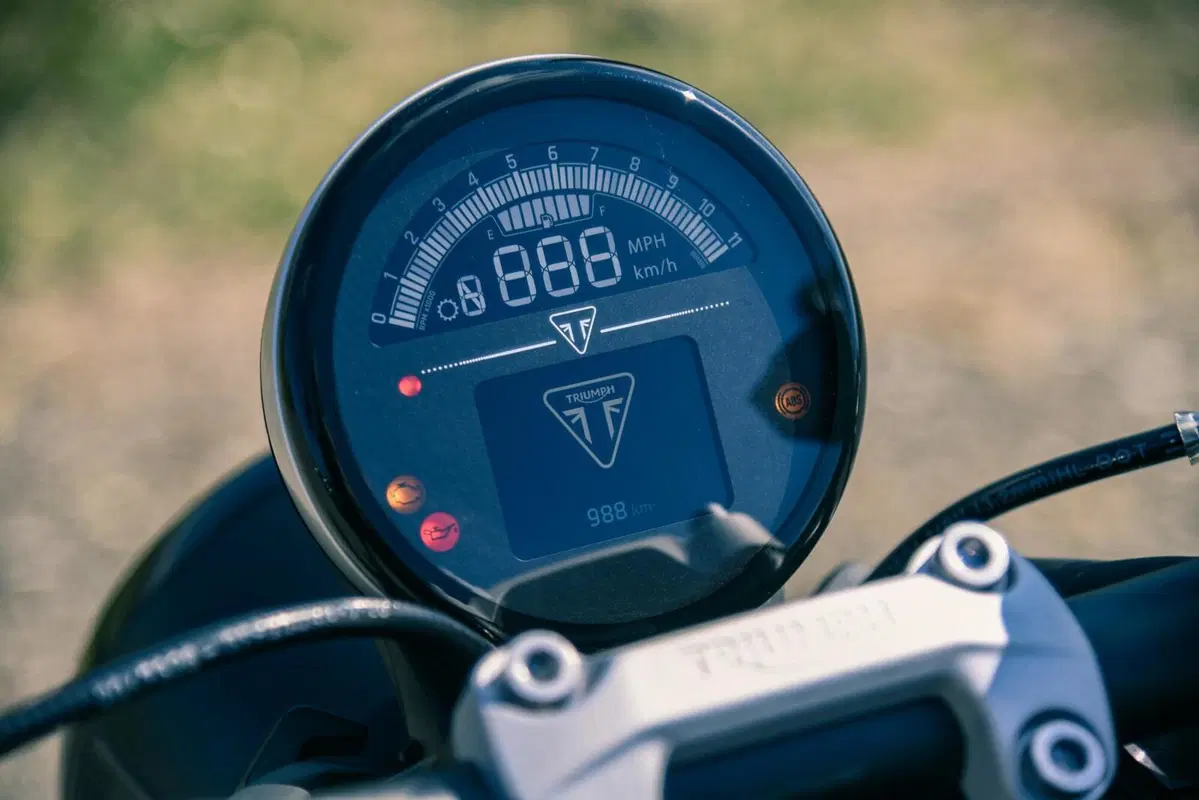 Triumph Trident 660 VS Yamaha MT-07: entry-level? No grazie! (8)
